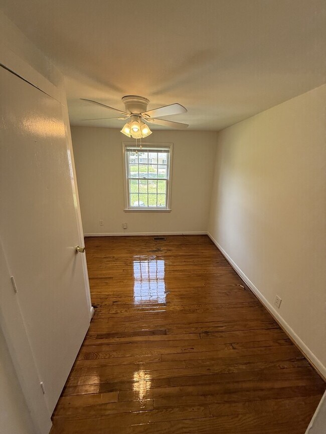 Building Photo - 3 bd 2 ba House