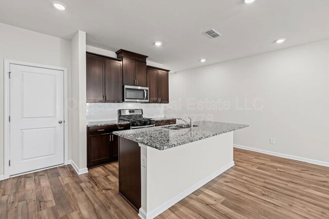 Building Photo - 1635 Villageside Ct