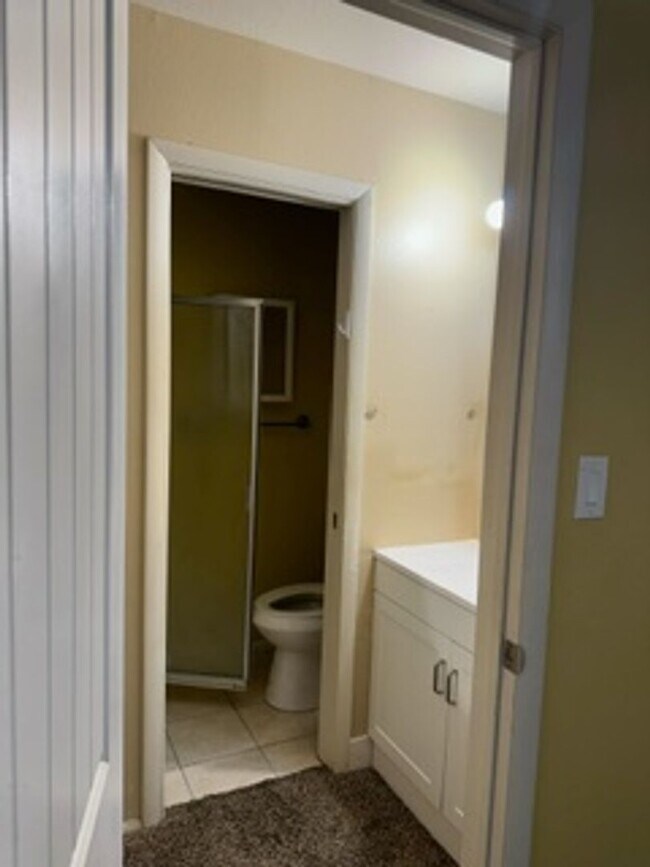 Building Photo - Spacious home