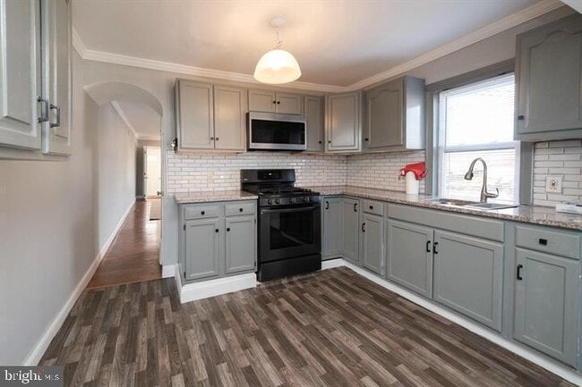 Building Photo - 607 West Lawn Ave