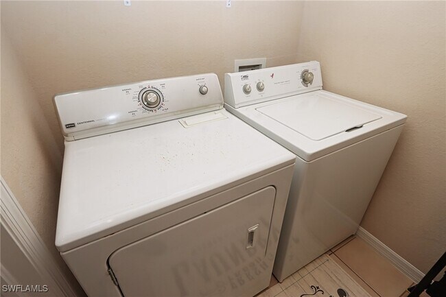 Building Photo - 9601 Spanish Moss Way