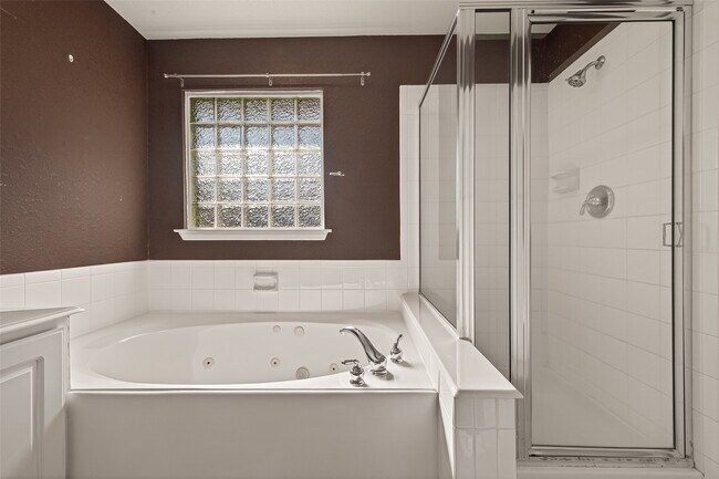 Building Photo - 12418 Shawwood Ct