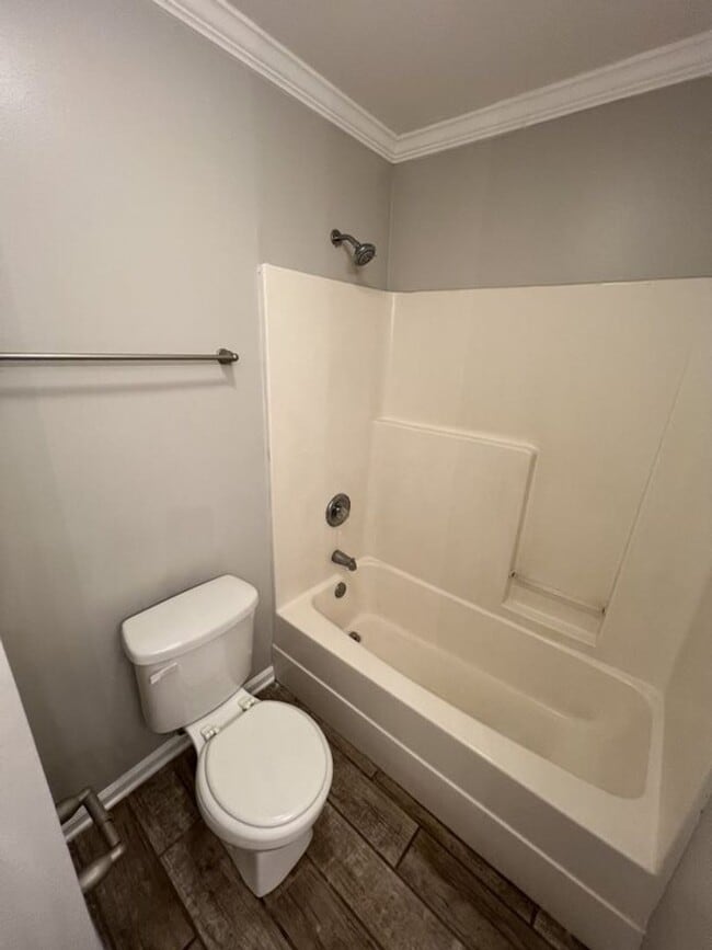 Building Photo - Charming 4-Bedroom Home with Large Backyar...