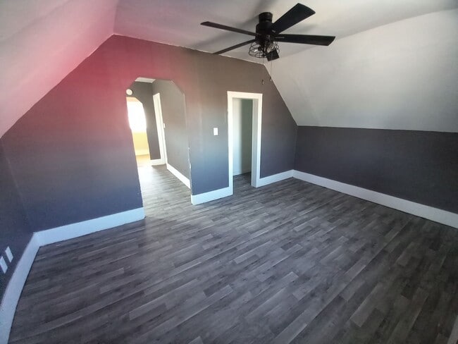 Building Photo - $650 - 1 Bedroom 1 Bath Apartment - Heart of the City
