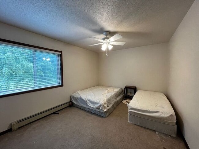 Building Photo - $1,050 | 2 Bedroom, 1 Bathroom Apartment | No Pets | Available for August 10th, 2026 Move In!