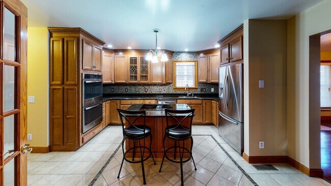 Building Photo - Beautiful Spacious Single-Family Home in Beaver Hills | 8-bed 3.5-bath