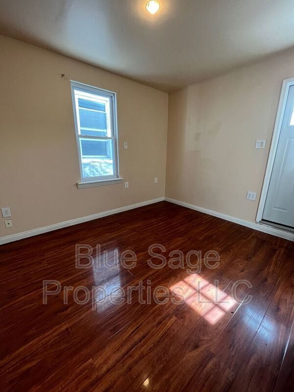 Building Photo - 17 S Church Ln
