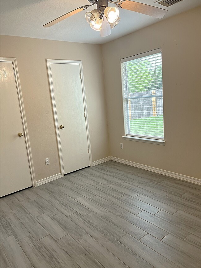 Building Photo - 2019 Pine Croft Dr