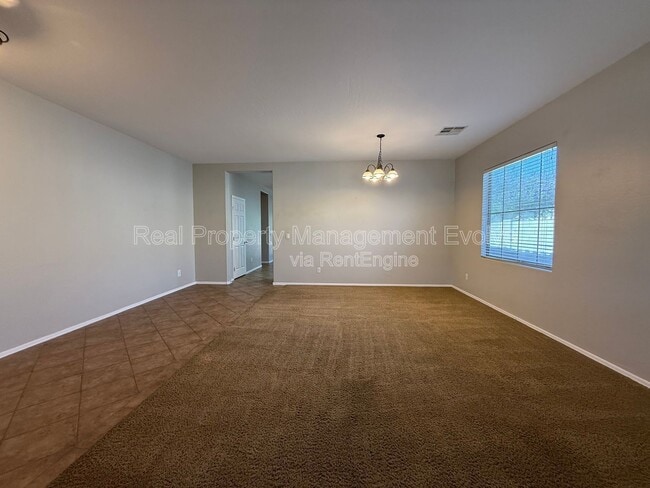 Building Photo - 1315 E Walnut Rd