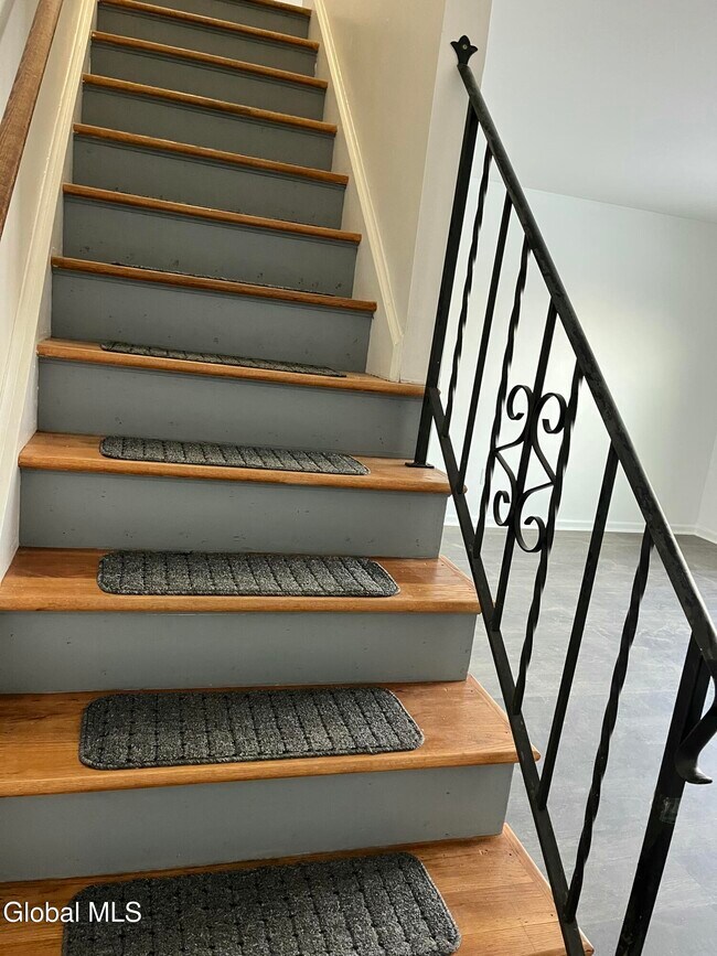 Building Photo - 5 Webster Ct