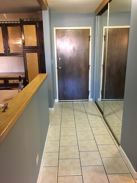 Building Photo - 2201 S Highland Ave