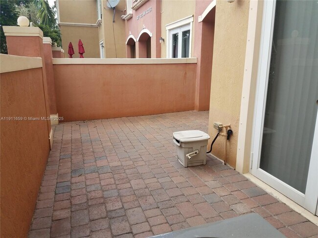 Building Photo - 919 SW 143rd Terrace