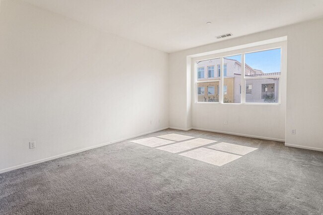 Building Photo - Beautiful 4 Bed 3.5 Bath Home in Great School District!! Located in Montecito.