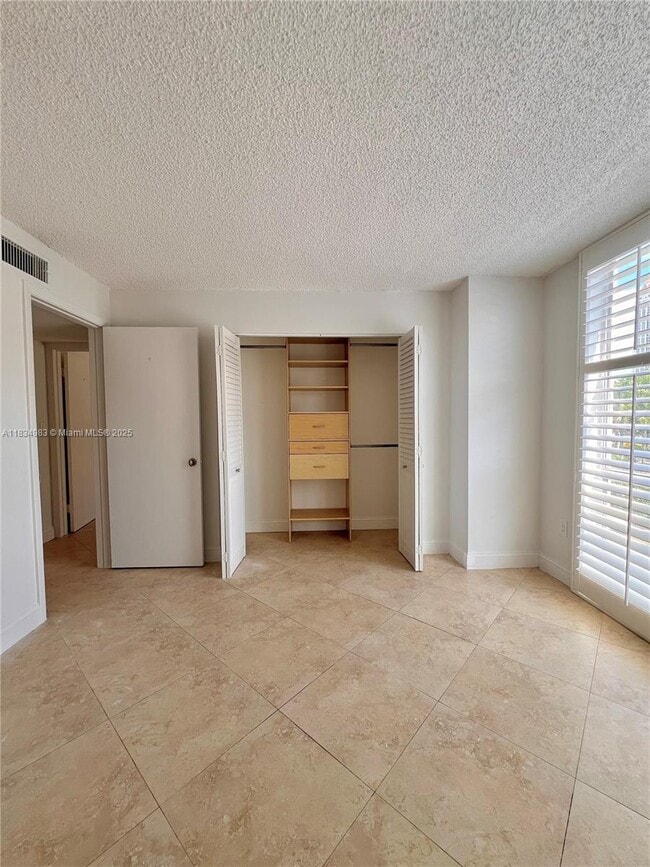 Building Photo - 2 bedroom in Sunny Isles Beach FL 33160