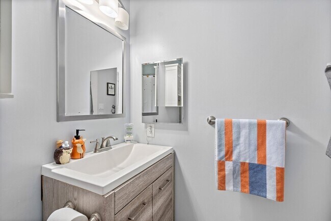 Building Photo - 106 13th St