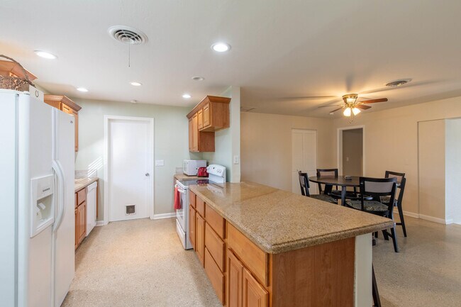 Building Photo - 13529 E Citrus Dr