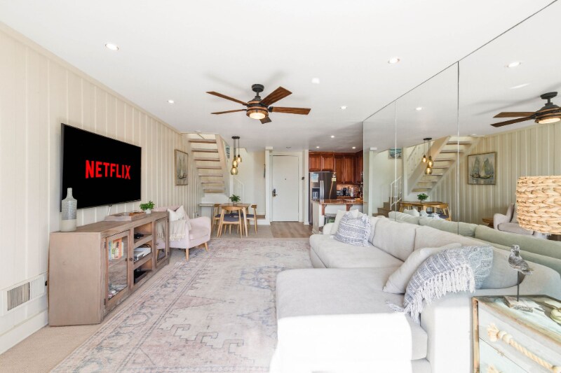 Building Photo - 999 N Pacific St