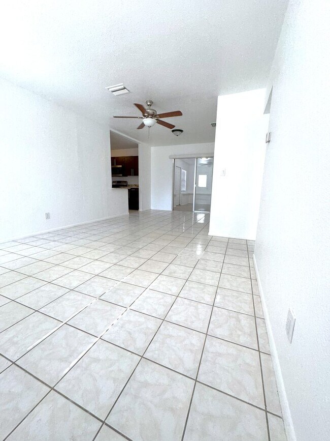 Building Photo - For Rent Beautiful 4-Bedroom Home with Bon...