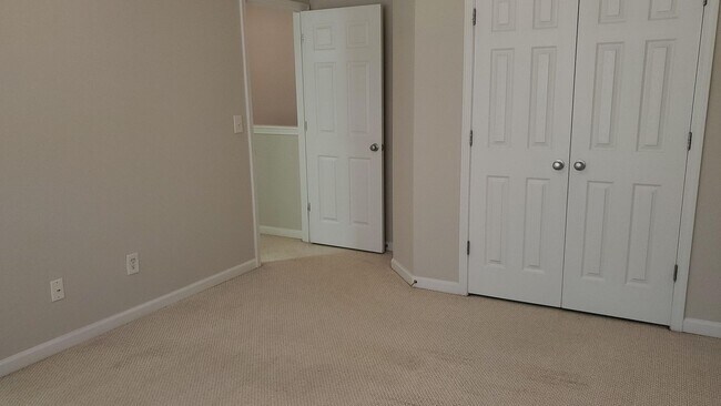 Building Photo - 3 Bedroom / 2.5 Bath in South Durham Neighborhood!