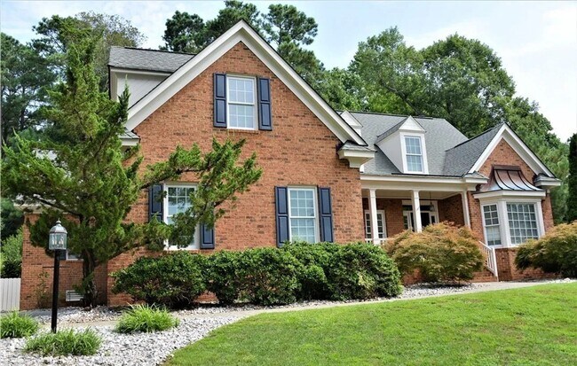 Building Photo - 4 bedroom/ 3.5 bathroom- Stonehouse