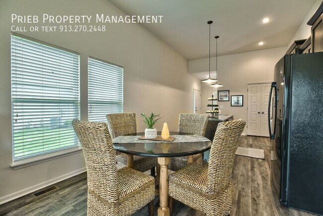 Building Photo - Reserve Townhome - Available June 9th
