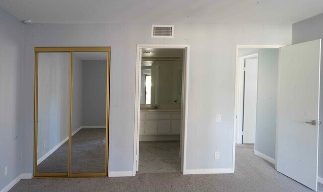 Building Photo - 2017 Normandy Ct