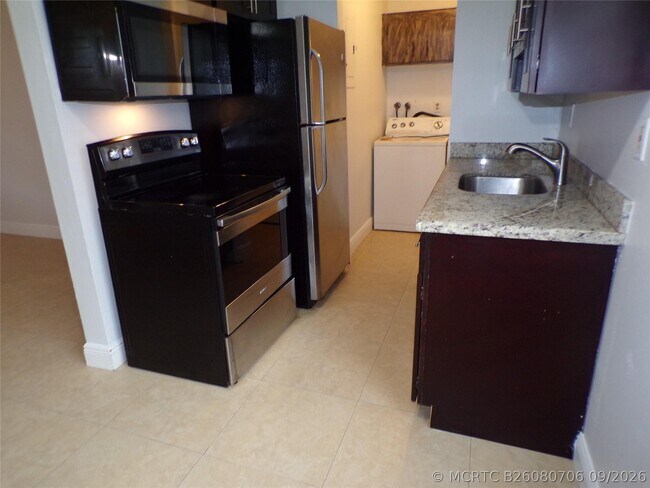 Building Photo - 1505 N 57th Terrace