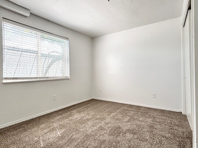Building Photo - Awesome Salt Lake Home Near Airport!