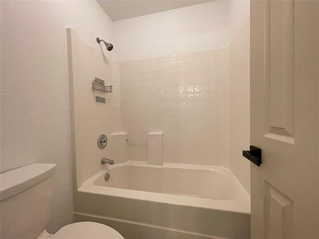 Building Photo - 6030 Bentwood Dr