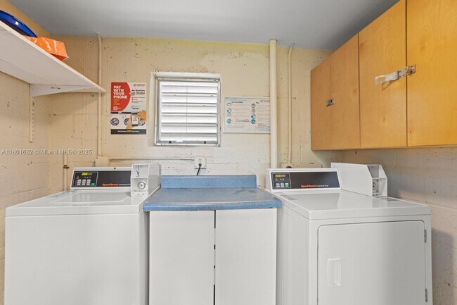 Building Photo - 8100 Crespi Blvd