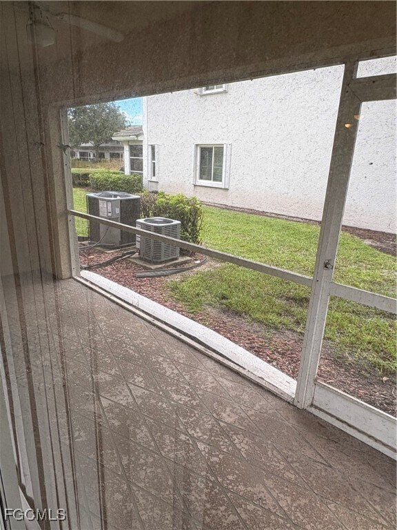 Building Photo - 10101 Poppy Hill Dr