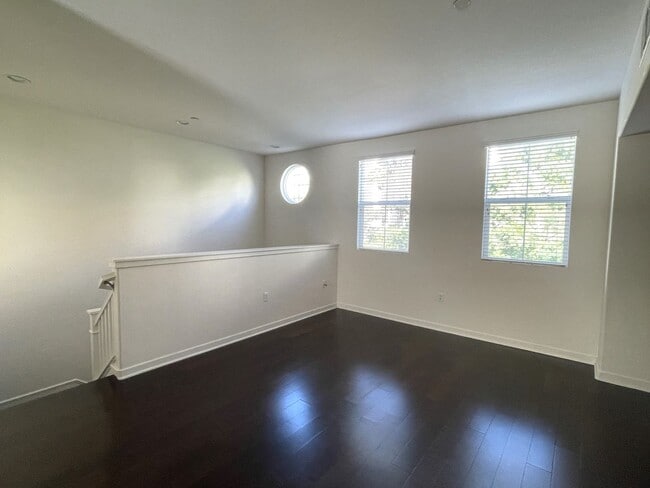 Building Photo - Luxurious Townhome in Gated Private Community