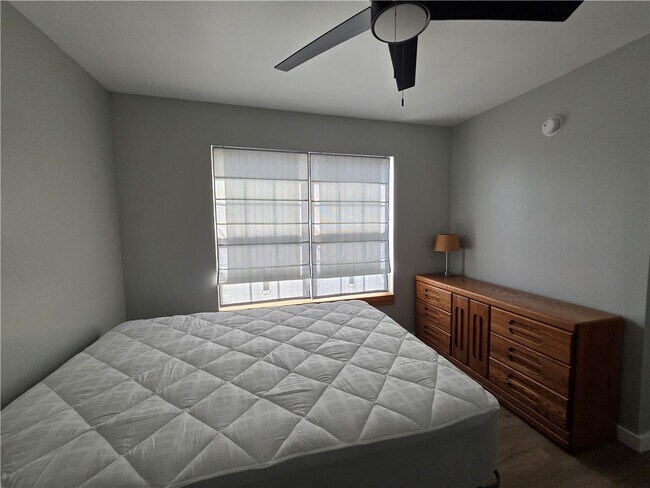 Building Photo - 2402 SE Jayel Terrace