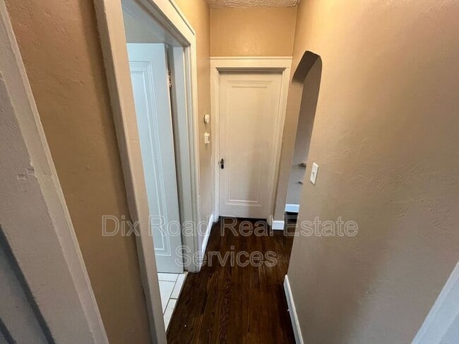 Building Photo - 6620 Highland Ave