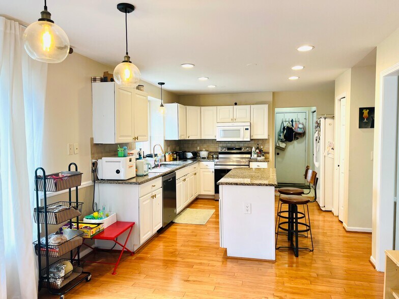 Kitchen - 2914 Leslie Park Cir
