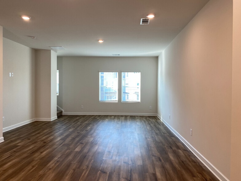 Building Photo - Room in Townhome on Tears Ln
