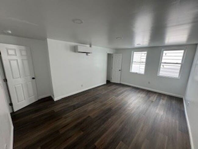 Building Photo - 1 bedroom 1 bathroom