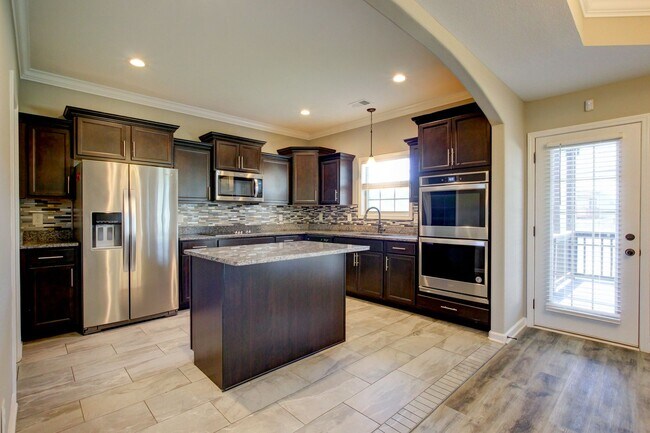 Building Photo - Big and Beautiful Smart Home