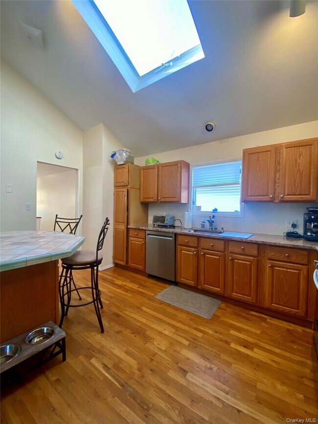 Building Photo - 641 E Olive St