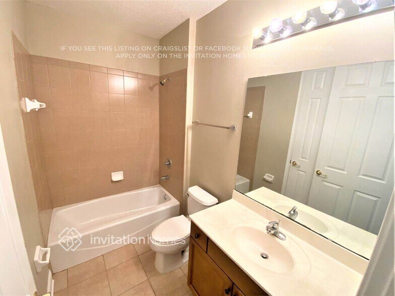 Building Photo - 133 W Village Dr