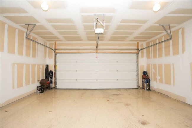 Building Photo - 6814 E Riverside Dr