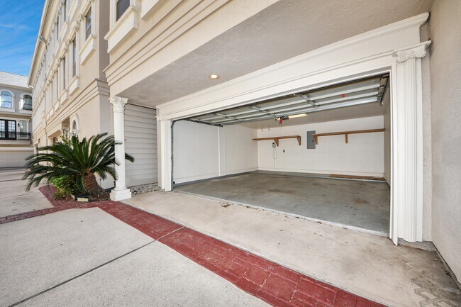 Building Photo - 710 Jackson Hill St
