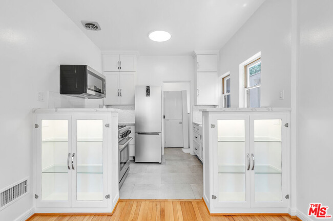 Building Photo - 1557 S Genesee Ave