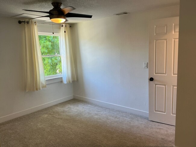 Building Photo - Beautiful 4 Bedroom 2 Bath Home in Old Tow...