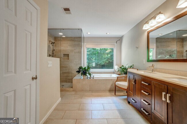 Building Photo - 295 Oakmere Rd