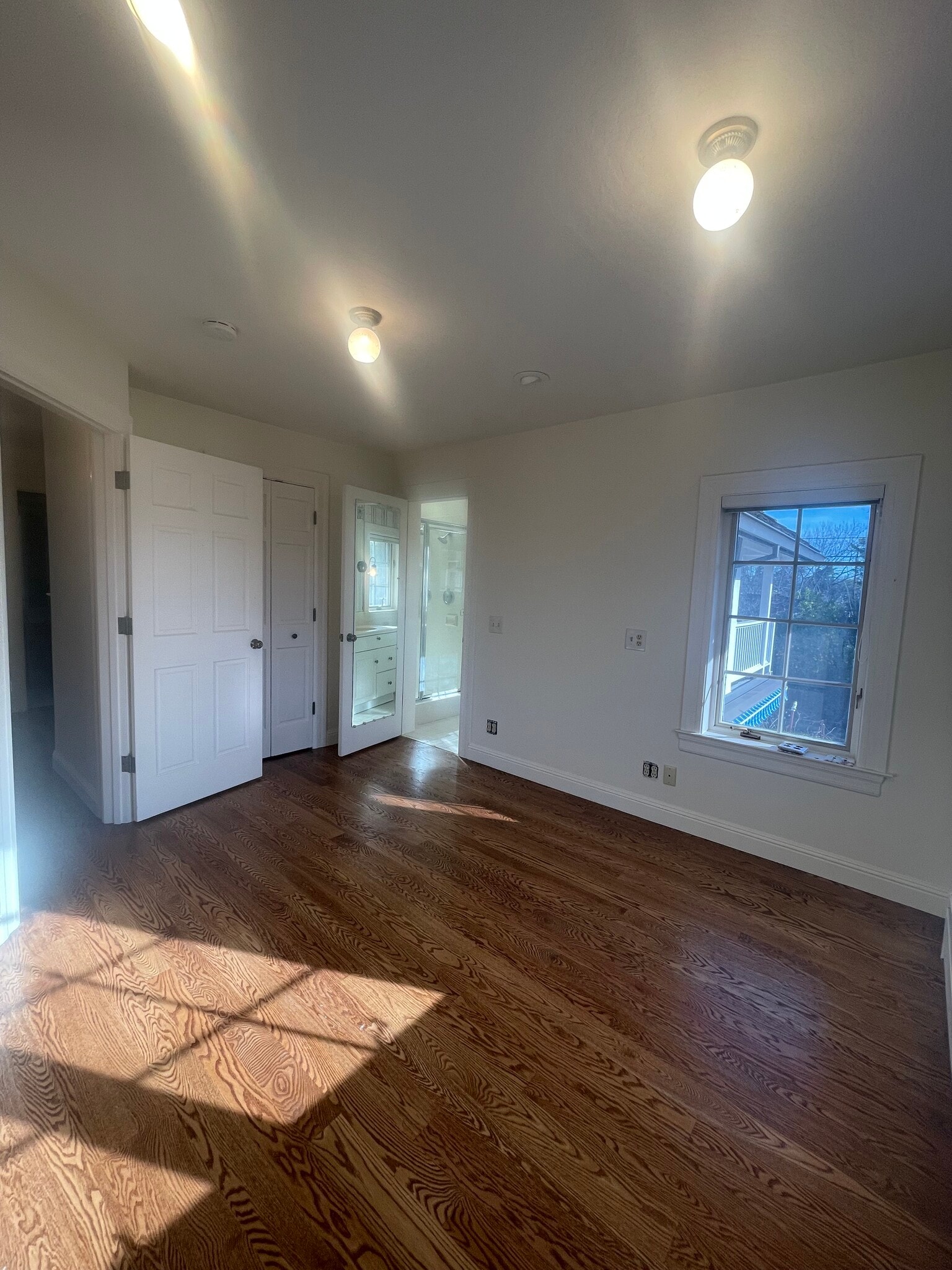 Building Photo - 200 Iris Way