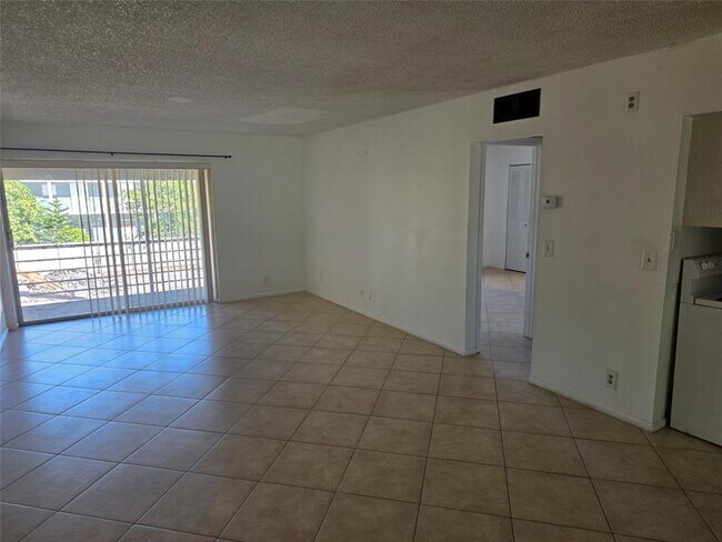 Building Photo - 959 SE 2nd Ave