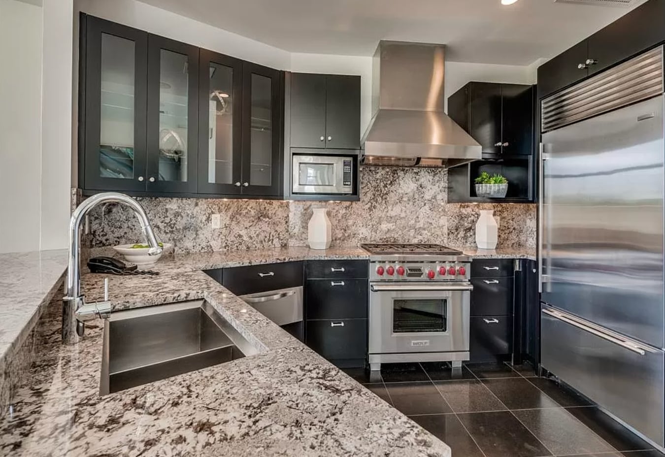 Building Photo - 2555 N Pearl St