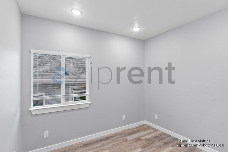 Building Photo - Unit