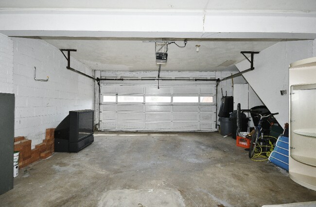 Building Photo - 2236 Brownsville Rd